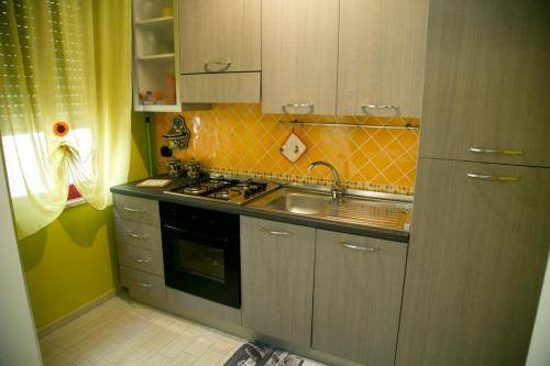 cucina Appartamenti Letojanni Casa Putti verde