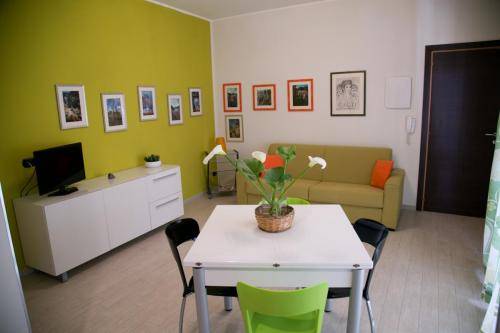 Soggiorno Appartamenti Letojanni Casa Putti verde