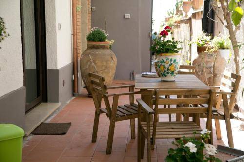 Patio Esterno Appartamenti Letojanni Casa Putti Marrone